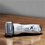 BRAUN Series 7-7899cc Clean&Charge, holiaci strojček