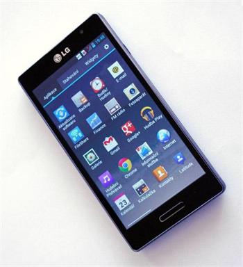 LG P760 Optimus L9, černá