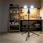 Solight duálny teleskopický prenosný LED reflektor so zásuvkou, 62-152cm