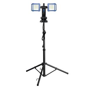 Solight duálny teleskopický prenosný LED reflektor so zásuvkou, 62-152cm